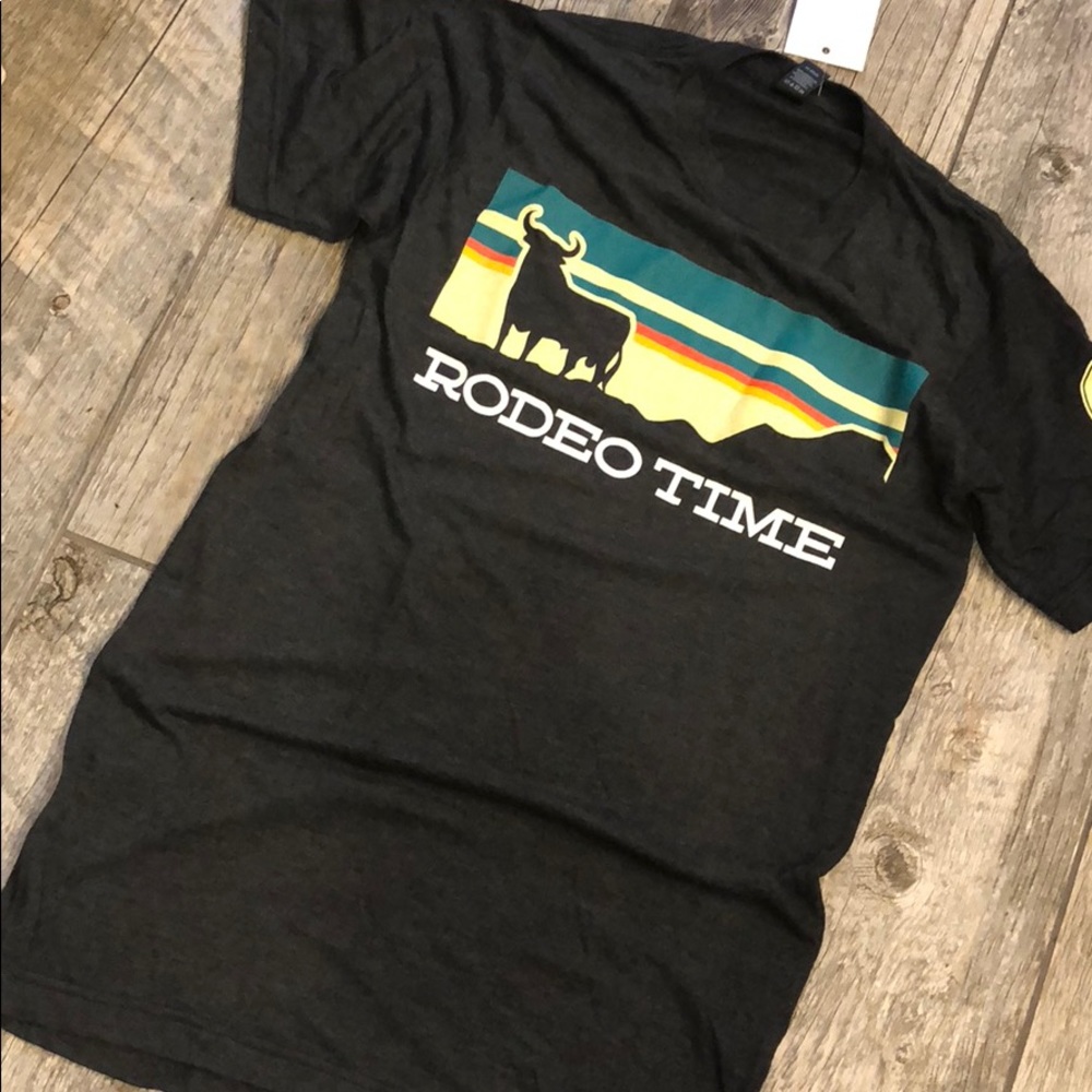 Dale Brisby’s t shirt